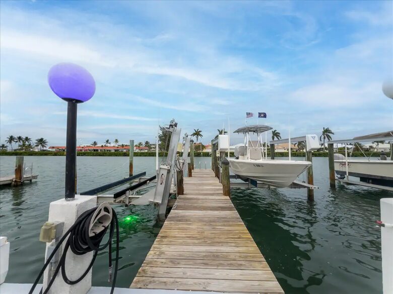 Dream Vacation Key Colony Beach with Private Pool - Marathon, Florida