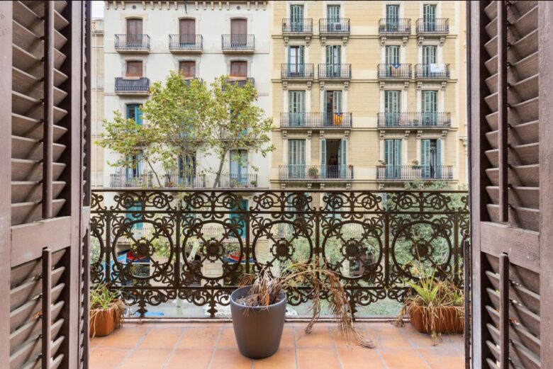 Luxury Apartment With Terrace - Barcelona, Spain