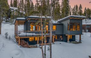 Blue Valley Chalet - Moving Mountains - Breckenridge, Colorado