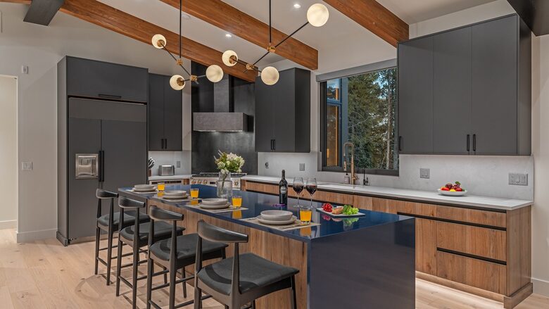 Blue Valley Chalet - Moving Mountains - Breckenridge, Colorado