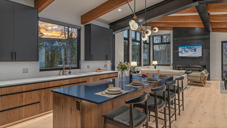 Blue Valley Chalet - Moving Mountains - Breckenridge, Colorado