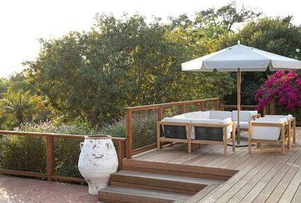 Four Feathers Farmhouse Villa - Montecito, California