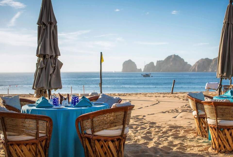 Lovely Cascadas Grill Restaurant with view of Cabo rocks