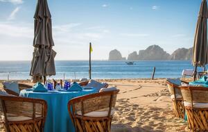 Lovely Cascadas Grill Restaurant with view of Cabo rocks