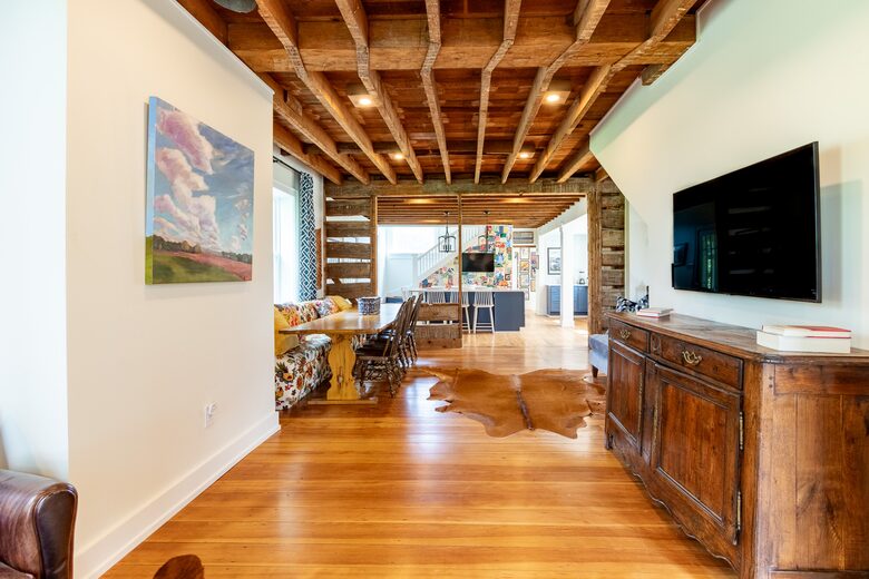 Stunning Renovated 1837 Farmhouse - Bellefonte, Pennsylvania