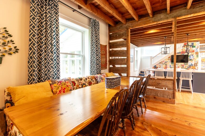 Stunning Renovated 1837 Farmhouse - Bellefonte, Pennsylvania