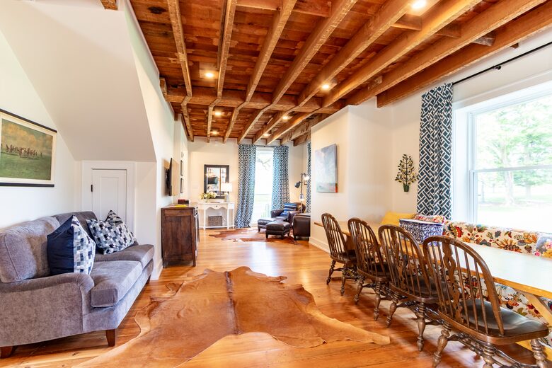 Stunning Renovated 1837 Farmhouse - Bellefonte, Pennsylvania