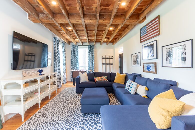 Stunning Renovated 1837 Farmhouse - Bellefonte, Pennsylvania