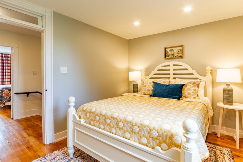 Stunning Renovated 1837 Farmhouse - Bellefonte, Pennsylvania