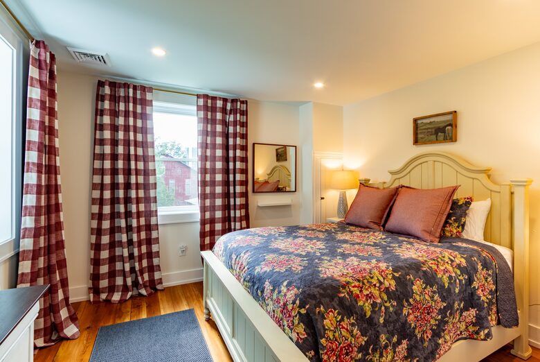 Stunning Renovated 1837 Farmhouse - Bellefonte, Pennsylvania