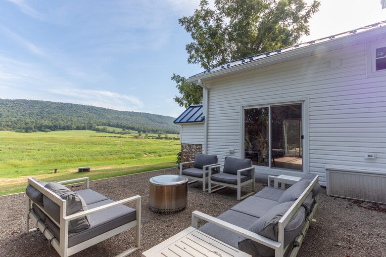 Stunning Renovated 1837 Farmhouse - Bellefonte, Pennsylvania