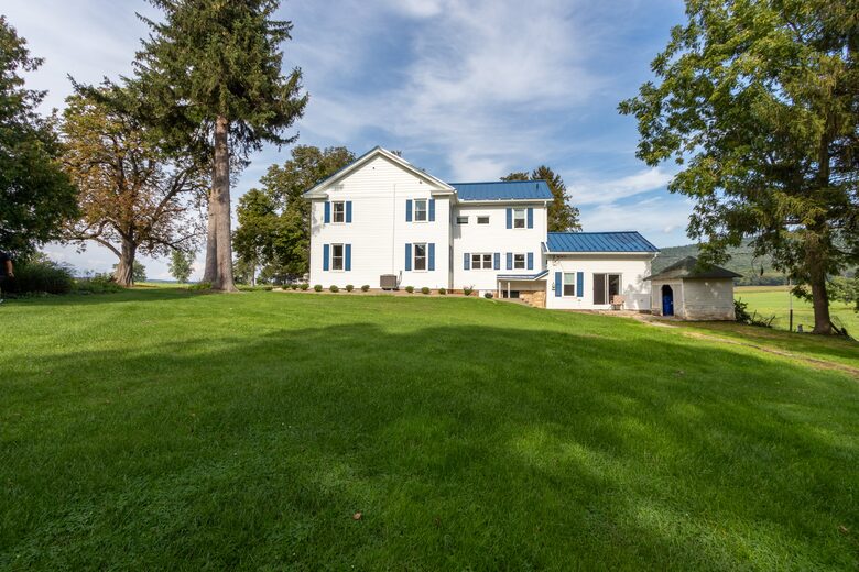Stunning Renovated 1837 Farmhouse - Bellefonte, Pennsylvania