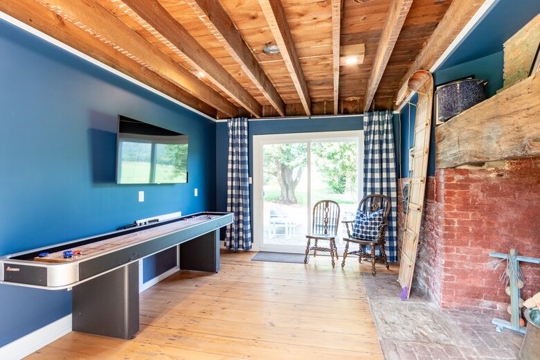 Stunning Renovated 1837 Farmhouse - Bellefonte, Pennsylvania