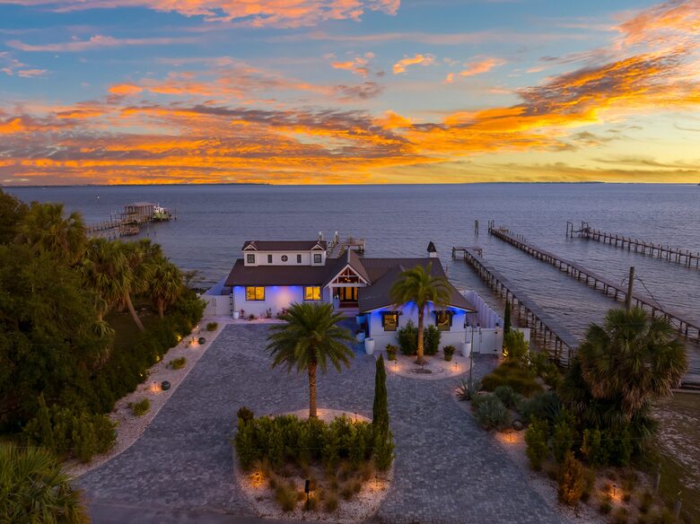 Bayfront Modern Getaway with a Pool - Panama City, Florida