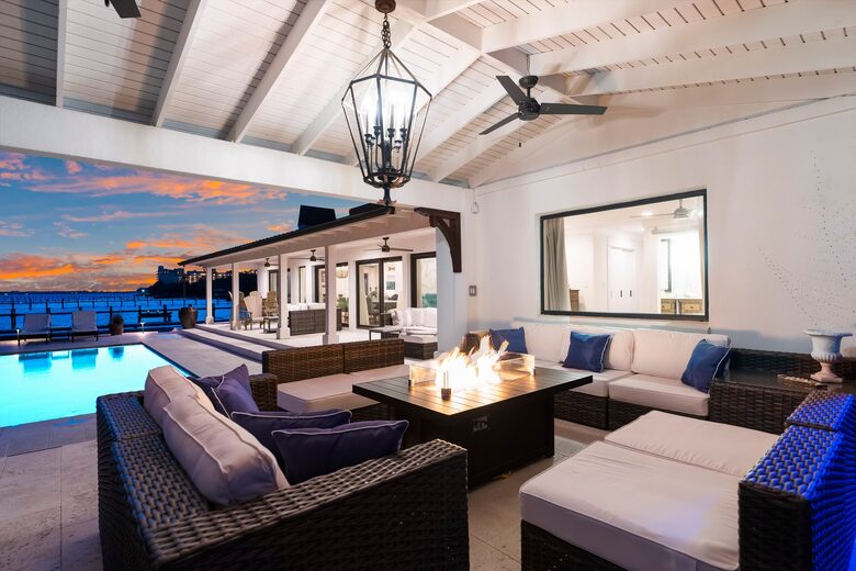 Bayfront Modern Getaway with a Pool - Panama City, Florida