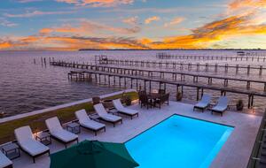 Bayfront Modern Getaway with a Pool - Panama City, Florida