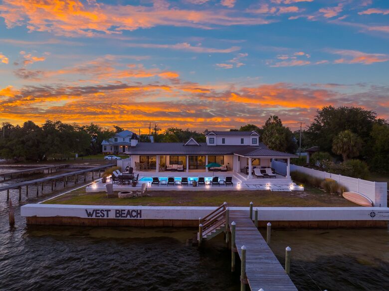 Bayfront Modern Getaway with a Pool - Panama City, Florida
