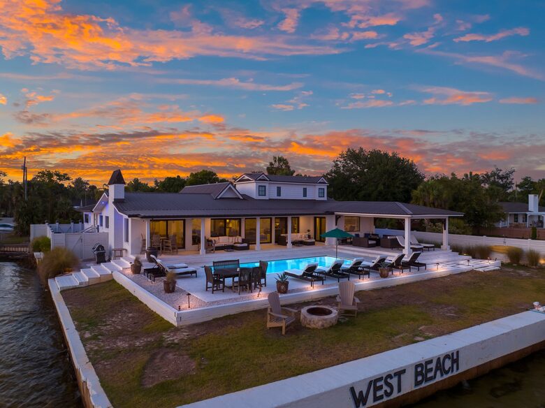 Bayfront Modern Getaway with a Pool - Panama City, Florida