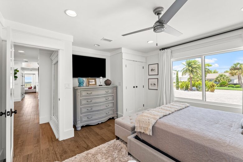 Bayfront Modern Getaway with a Pool - Panama City, Florida