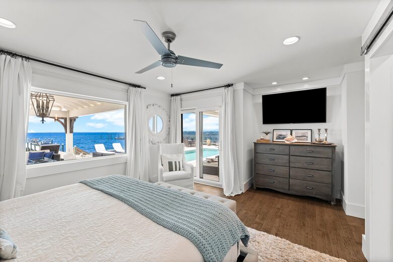 Bayfront Modern Getaway with a Pool - Panama City, Florida