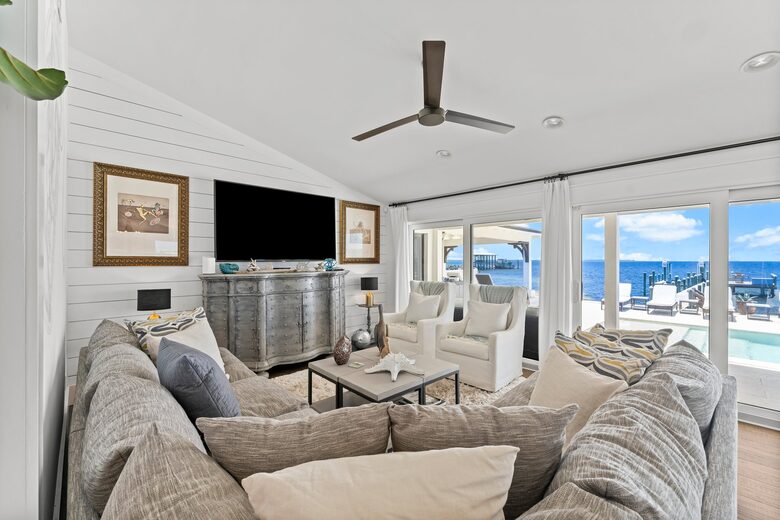 Bayfront Modern Getaway with a Pool - Panama City, Florida
