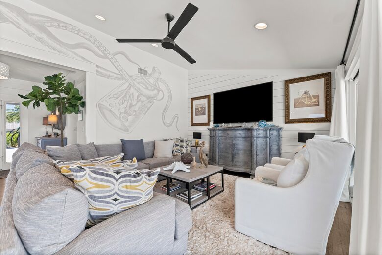 Bayfront Modern Getaway with a Pool - Panama City, Florida