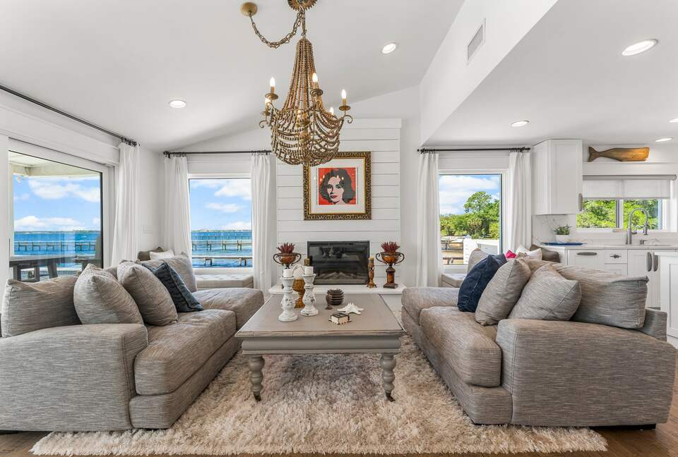Bayfront Modern Getaway with a Pool - Panama City, Florida