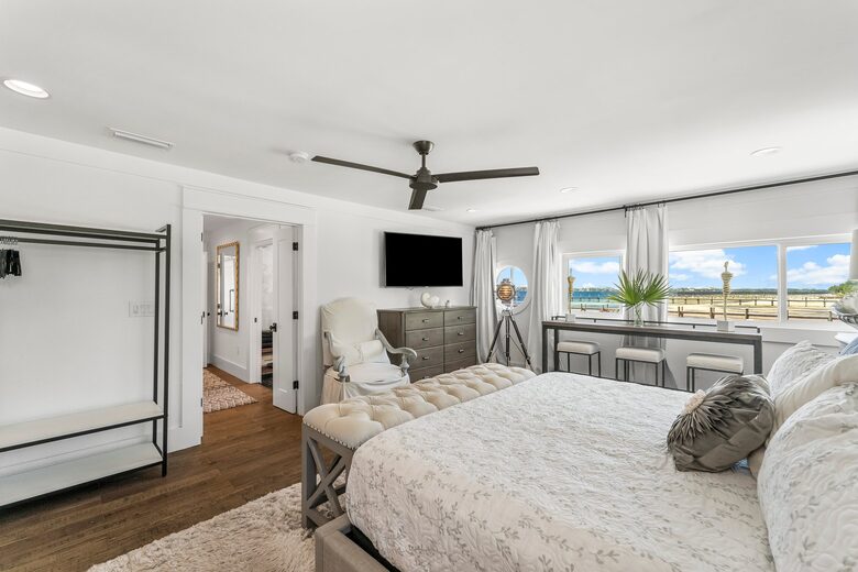 Bayfront Modern Getaway with a Pool - Panama City, Florida