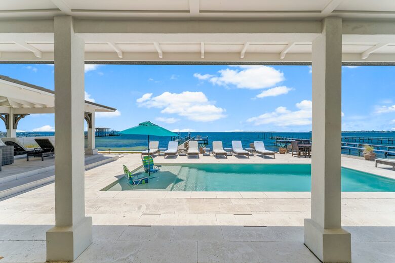 Bayfront Modern Getaway with a Pool - Panama City, Florida