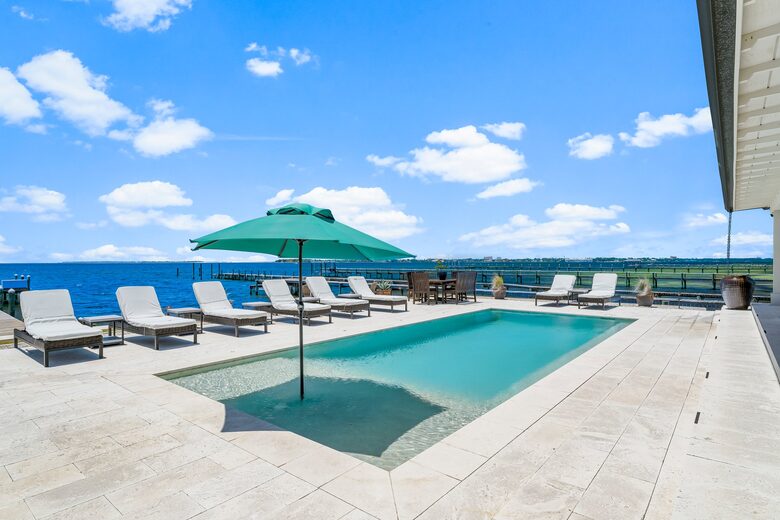 Bayfront Modern Getaway with a Pool - Panama City, Florida
