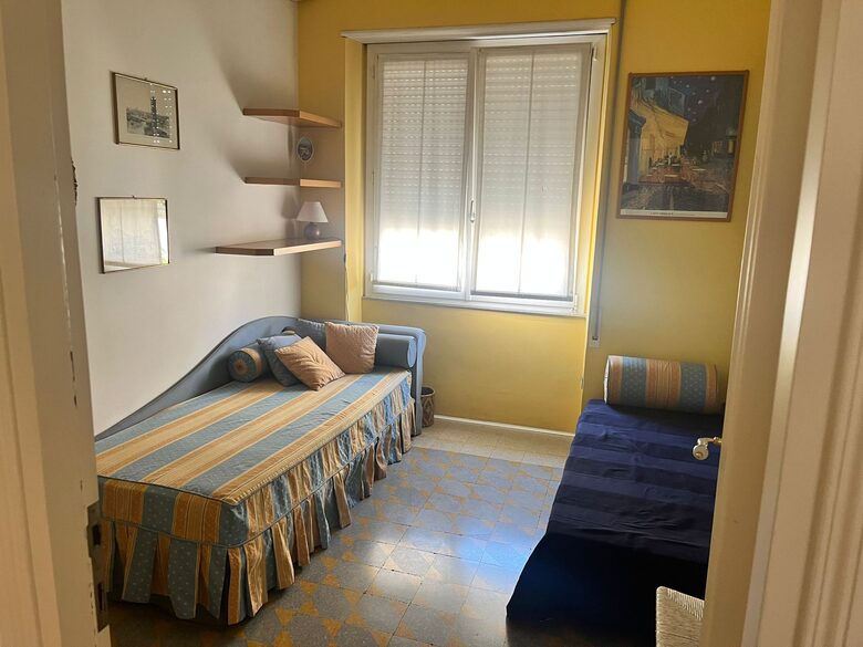 Pullout bed= 2 single beds