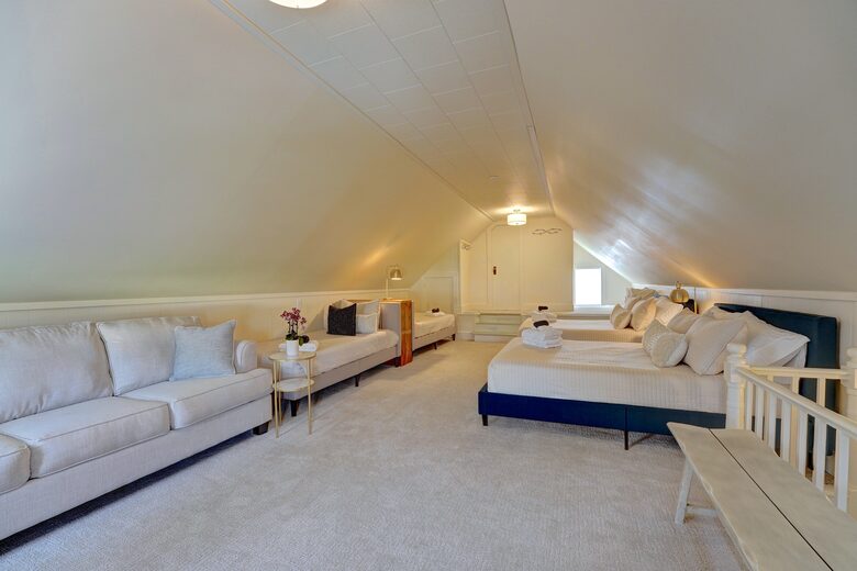 York River Farmhouse | Classic Maine Charm with Modern Day Luxury - York, Maine