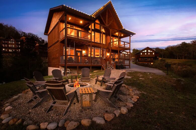 Luxury Cabin GETAWAY-Location-View-HotTub+more - Sevierville, Tennessee