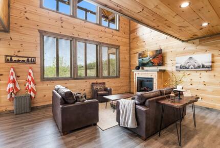 Luxury Cabin GETAWAY-Location-View-HotTub+more - Sevierville, Tennessee