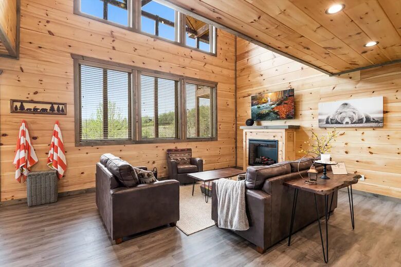 Luxury Cabin GETAWAY-Location-View-HotTub+more - Sevierville, Tennessee