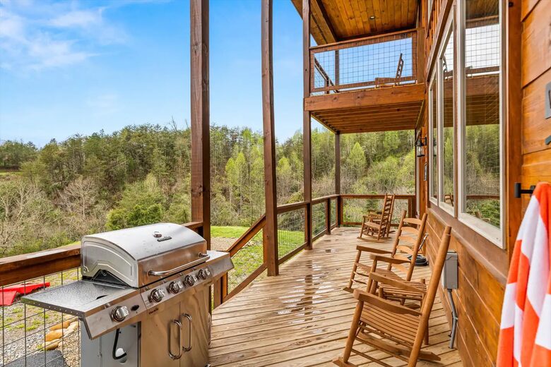 Luxury Cabin GETAWAY-Location-View-HotTub+more - Sevierville, Tennessee