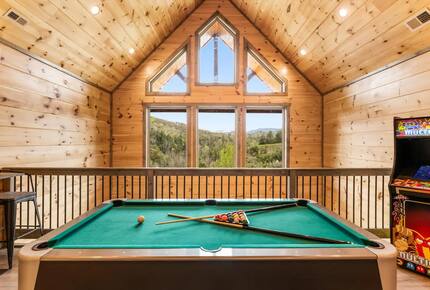 Luxury Cabin GETAWAY-Location-View-HotTub+more - Sevierville, Tennessee