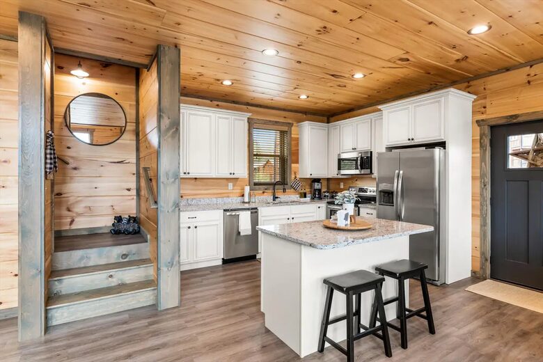 Luxury Cabin GETAWAY-Location-View-HotTub+more - Sevierville, Tennessee