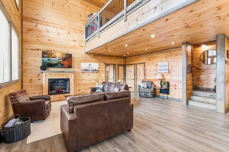 Luxury Cabin GETAWAY-Location-View-HotTub+more - Sevierville, Tennessee