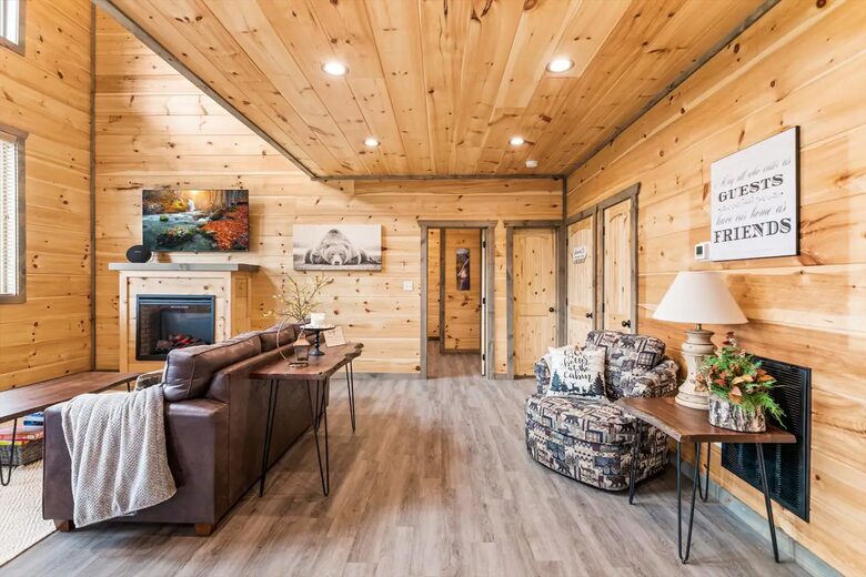 Luxury Cabin GETAWAY-Location-View-HotTub+more - Sevierville, Tennessee
