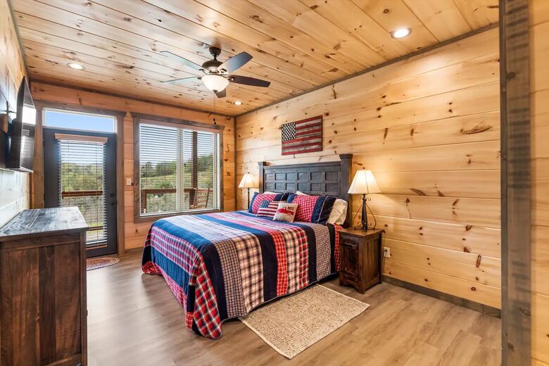 Luxury Cabin GETAWAY-Location-View-HotTub+more - Sevierville, Tennessee