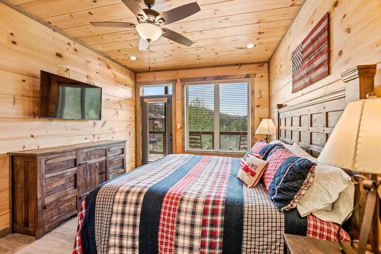 Luxury Cabin GETAWAY-Location-View-HotTub+more - Sevierville, Tennessee