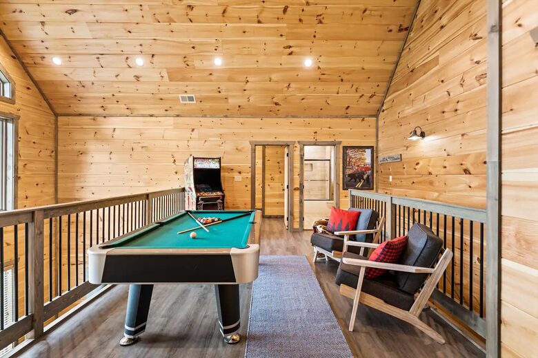 Luxury Cabin GETAWAY-Location-View-HotTub+more - Sevierville, Tennessee