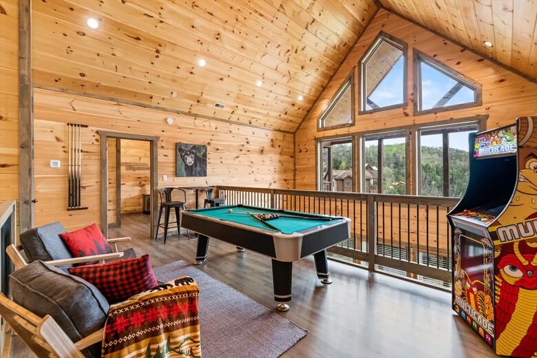 Luxury Cabin GETAWAY-Location-View-HotTub+more - Sevierville, Tennessee