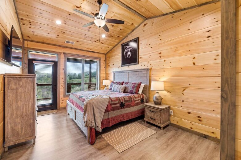 Luxury Cabin GETAWAY-Location-View-HotTub+more - Sevierville, Tennessee
