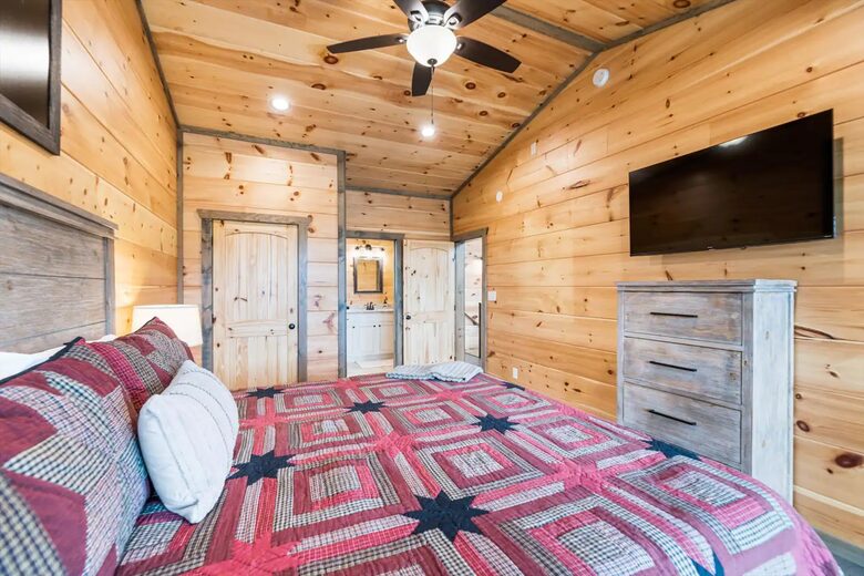 Luxury Cabin GETAWAY-Location-View-HotTub+more - Sevierville, Tennessee