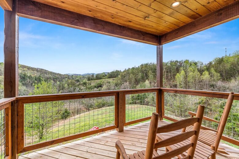 Luxury Cabin GETAWAY-Location-View-HotTub+more - Sevierville, Tennessee