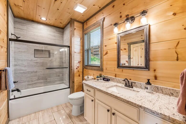 Luxury Cabin GETAWAY-Location-View-HotTub+more - Sevierville, Tennessee