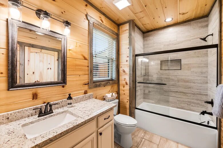 Luxury Cabin GETAWAY-Location-View-HotTub+more - Sevierville, Tennessee