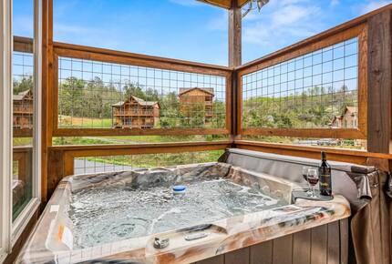 Luxury Cabin GETAWAY-Location-View-HotTub+more - Sevierville, Tennessee